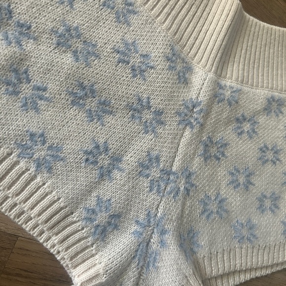 Out From Under Urban Outfitters Snowflake Knit Shorts – Rare - NWOT – Size M - Picture 2 of 7